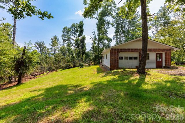 1860 Deer Park Lake Road, Spruce Pine, NC 28777