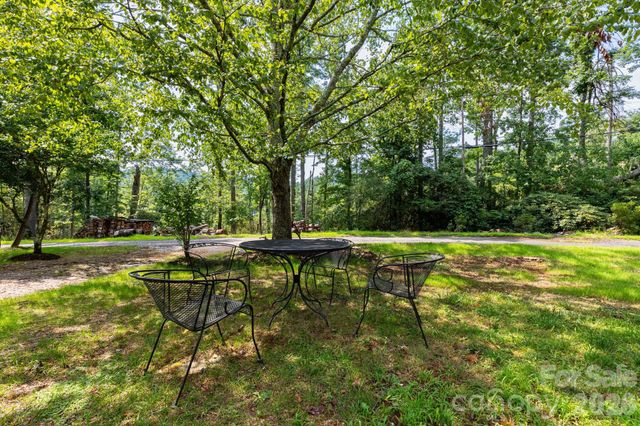 1860 Deer Park Lake Road, Spruce Pine, NC 28777