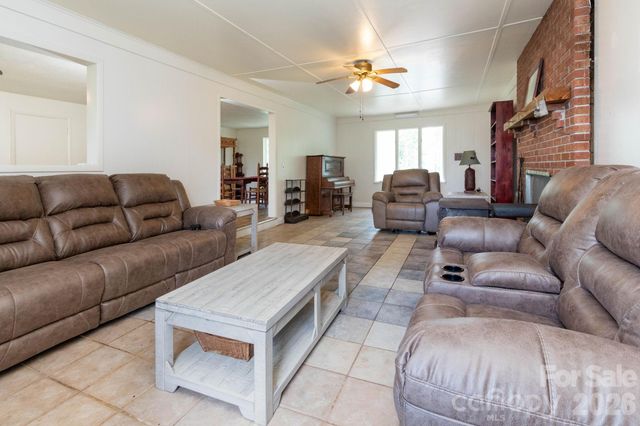 1860 Deer Park Lake Road, Spruce Pine, NC 28777