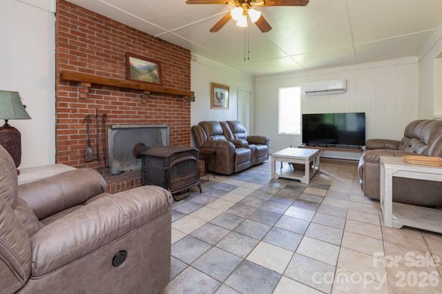 1860 Deer Park Lake Road, Spruce Pine, NC 28777