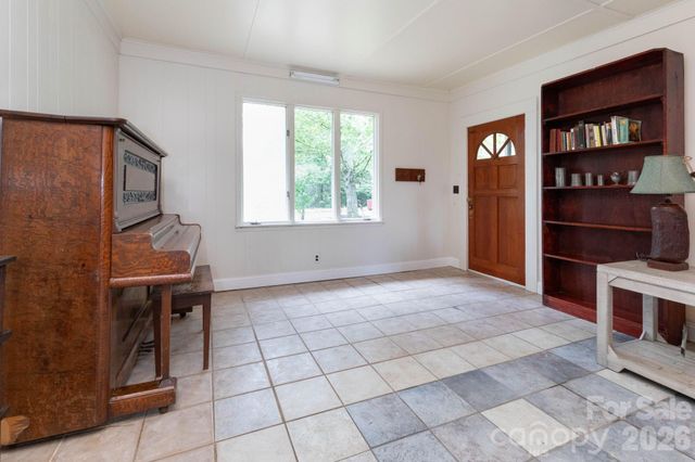 1860 Deer Park Lake Road, Spruce Pine, NC 28777