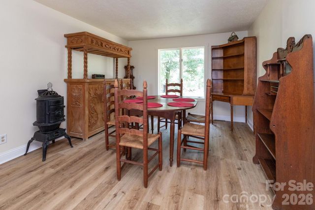 1860 Deer Park Lake Road, Spruce Pine, NC 28777