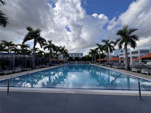 10250 NW 66th St 105, Doral, FL 33178