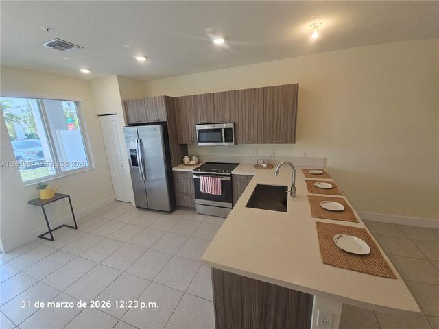 10250 NW 66th St 105, Doral, FL 33178