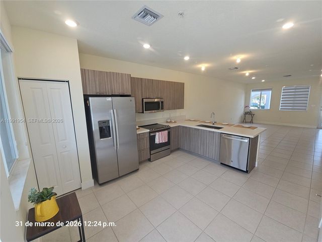 10250 NW 66th St 105, Doral, FL 33178