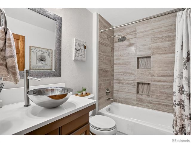 1516 Red Mountain Drive, Longmont, CO 80504