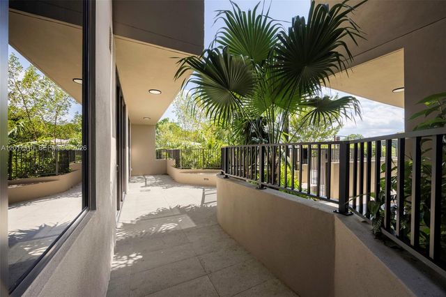 3034 Oak Ave 203, Coconut Grove, FL 33133