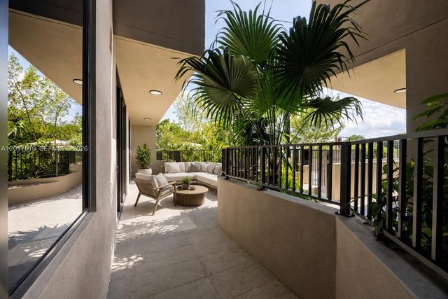 3034 Oak Ave 203, Coconut Grove, FL 33133