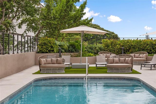 3034 Oak Ave 203, Coconut Grove, FL 33133