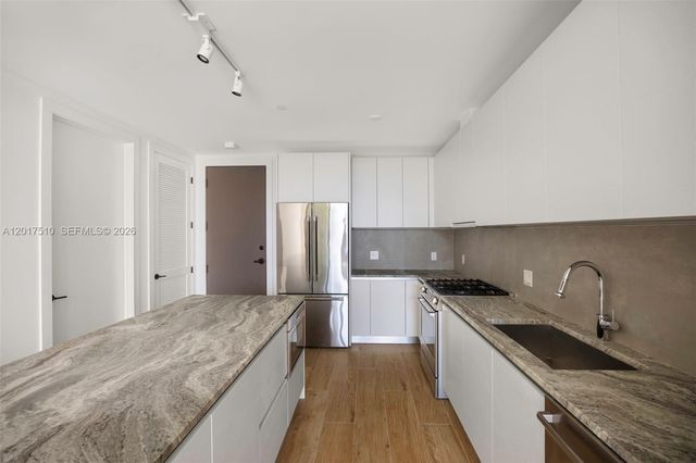 3034 Oak Ave 203, Coconut Grove, FL 33133