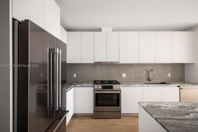 3034 Oak Ave 203, Coconut Grove, FL 33133