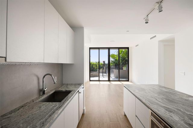 3034 Oak Ave 203, Coconut Grove, FL 33133