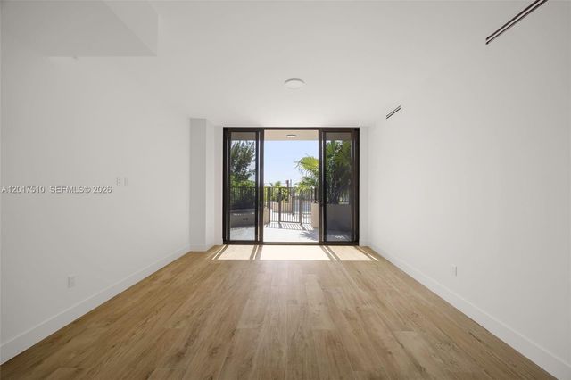 3034 Oak Ave 203, Coconut Grove, FL 33133