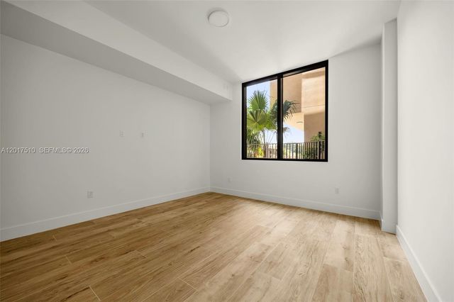 3034 Oak Ave 203, Coconut Grove, FL 33133