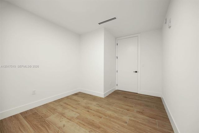 3034 Oak Ave 203, Coconut Grove, FL 33133