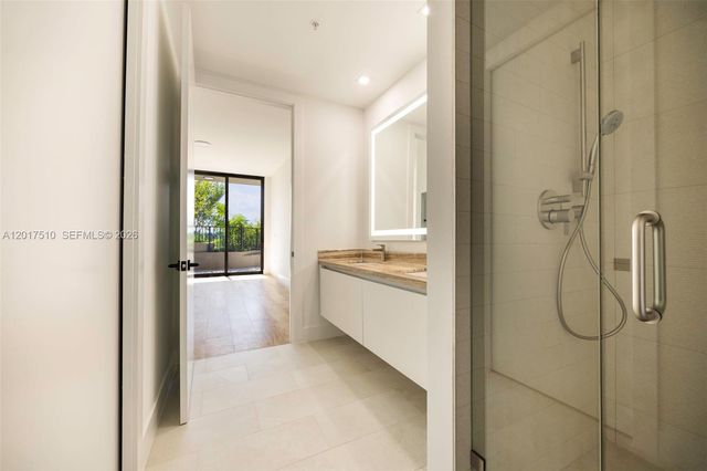 3034 Oak Ave 203, Coconut Grove, FL 33133