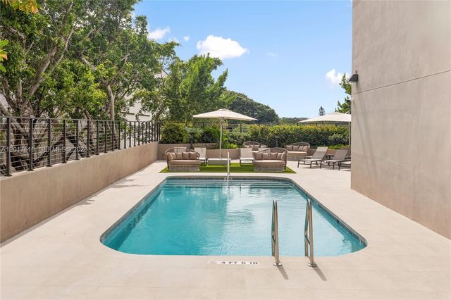 3034 Oak Ave 203, Coconut Grove, FL 33133