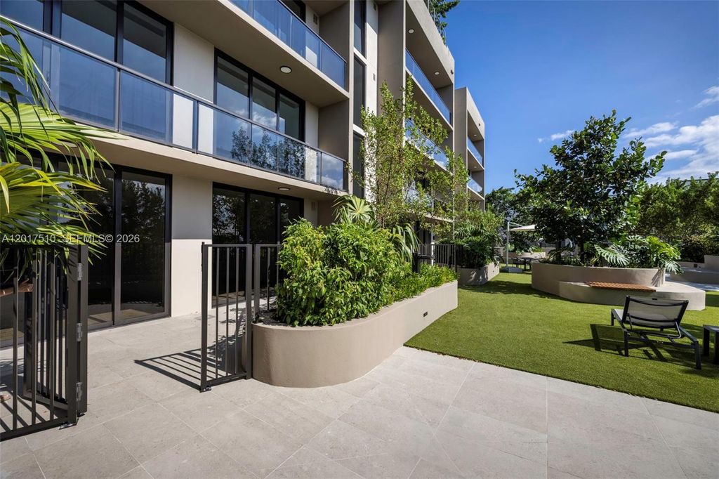 3034 Oak Ave 203, Coconut Grove, FL 33133