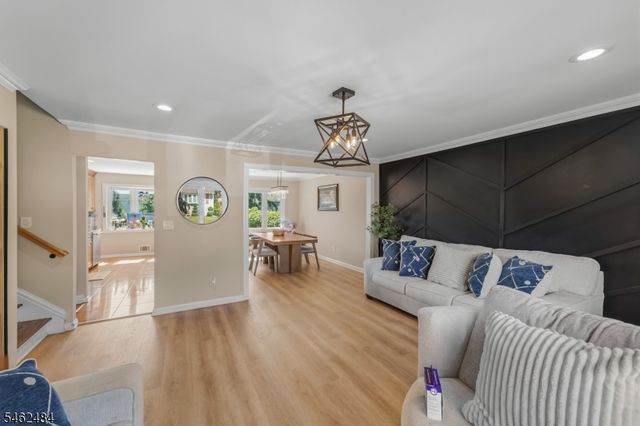 5 Sumutka Ct, Carteret Boro, NJ 07008