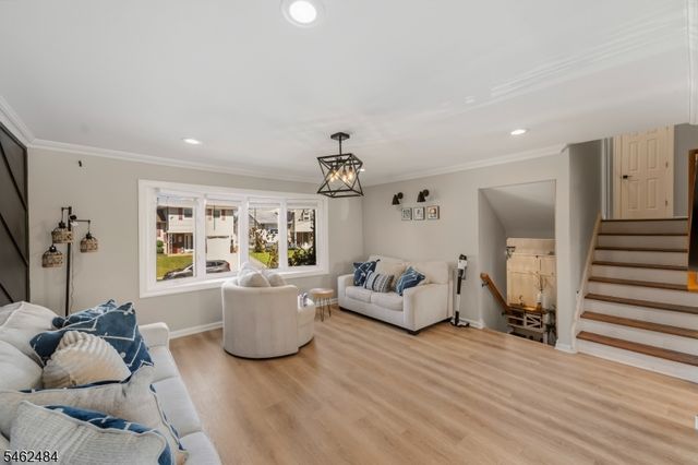 5 Sumutka Ct, Carteret Boro, NJ 07008