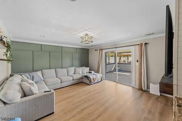5 Sumutka Ct, Carteret Boro, NJ 07008