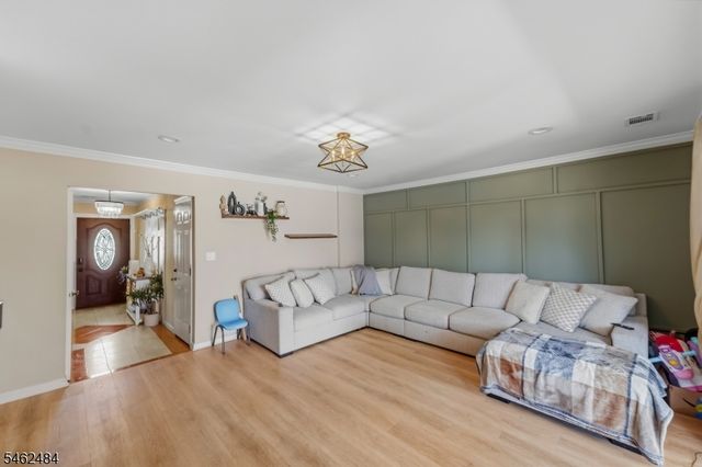 5 Sumutka Ct, Carteret Boro, NJ 07008