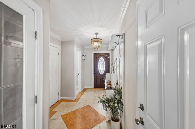 5 Sumutka Ct, Carteret Boro, NJ 07008