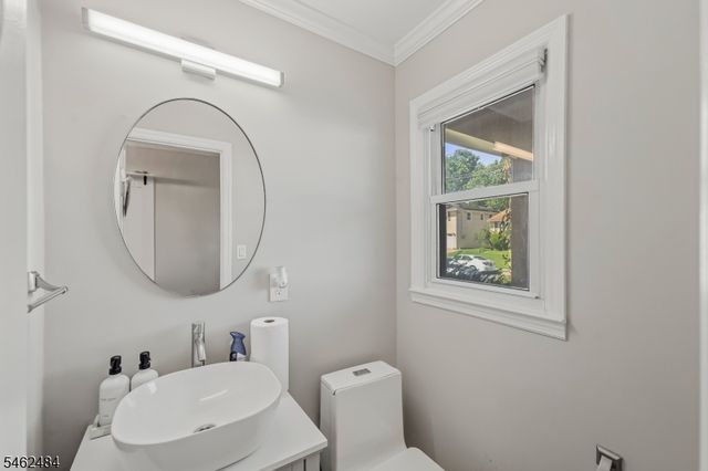 5 Sumutka Ct, Carteret Boro, NJ 07008