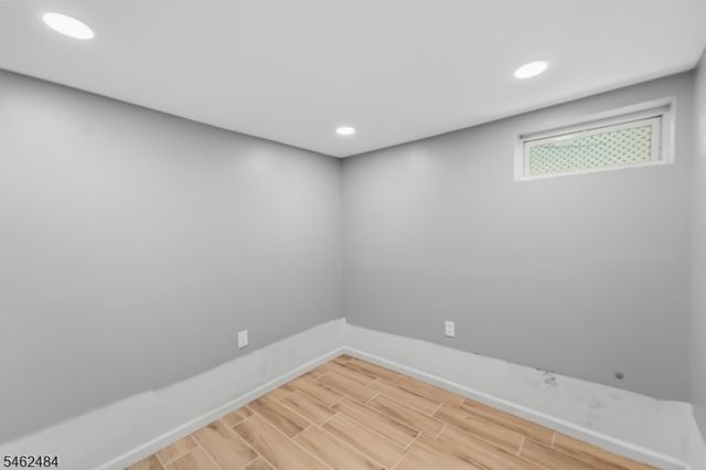 5 Sumutka Ct, Carteret Boro, NJ 07008