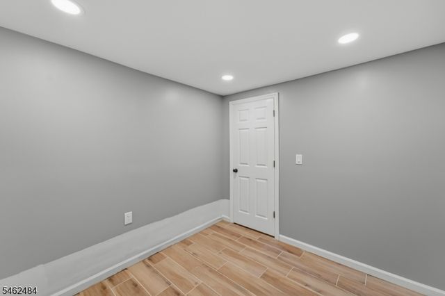 5 Sumutka Ct, Carteret Boro, NJ 07008