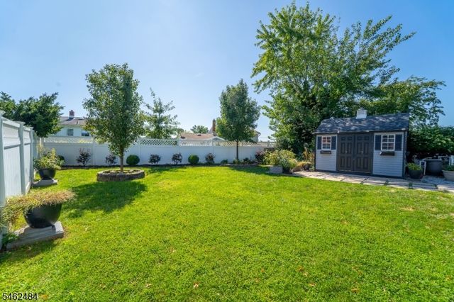 5 Sumutka Ct, Carteret Boro, NJ 07008