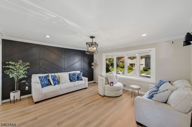 5 Sumutka Ct, Carteret Boro, NJ 07008