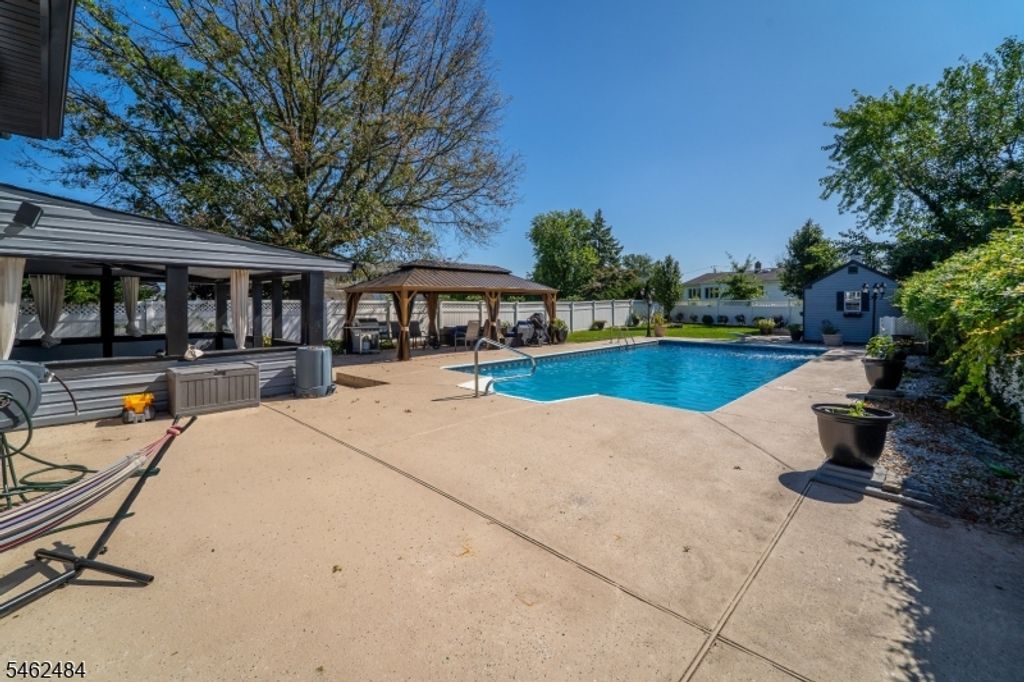 5 Sumutka Ct, Carteret Boro, NJ 07008 — photo 5