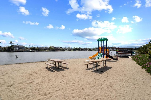 651 Port Drive 208, San Mateo, CA 94404