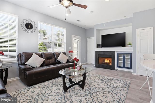 20385 BOWFONDS ST, Ashburn, VA 20147