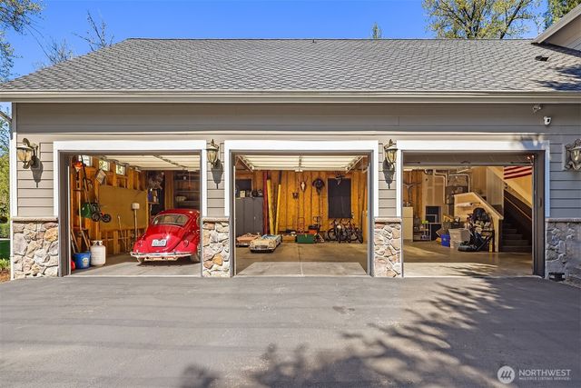 23340 257th Avenue SE, Maple Valley, WA 98038