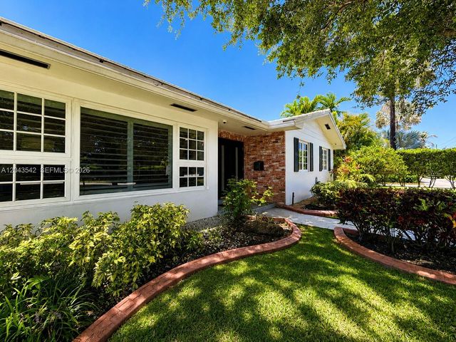 8481 SW 144th St, Palmetto Bay, FL 33158