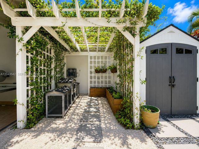 8481 SW 144th St, Palmetto Bay, FL 33158