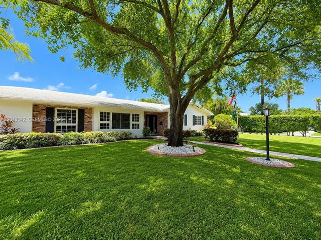 8481 SW 144th St, Palmetto Bay, FL 33158