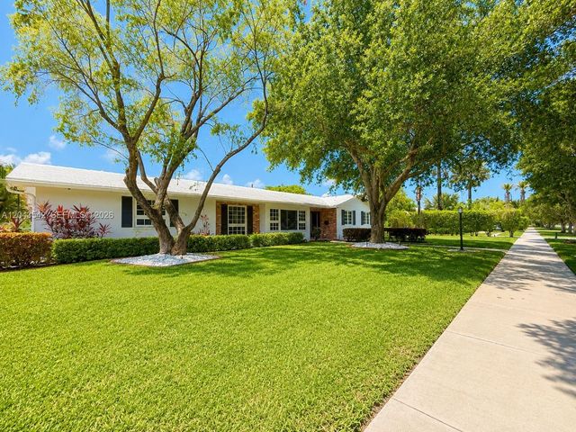 8481 SW 144th St, Palmetto Bay, FL 33158