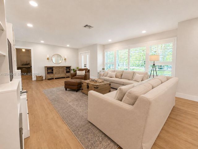 8481 SW 144th St, Palmetto Bay, FL 33158