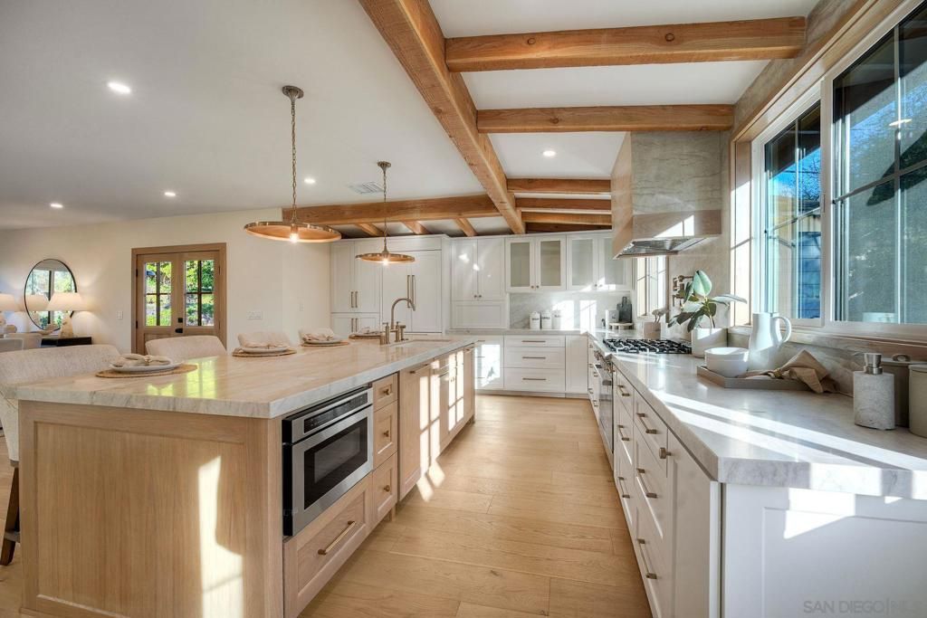 Image 15 of property listing at 4316 Arcadia Dr, San Diego, CA 92103