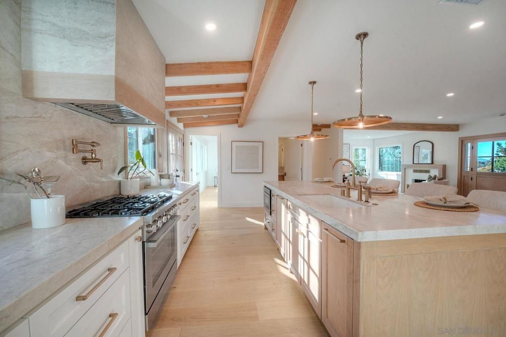 Image 16 of property listing at 4316 Arcadia Dr, San Diego, CA 92103