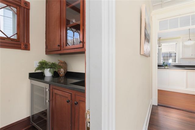 21 Division Street, Newport, RI 02840