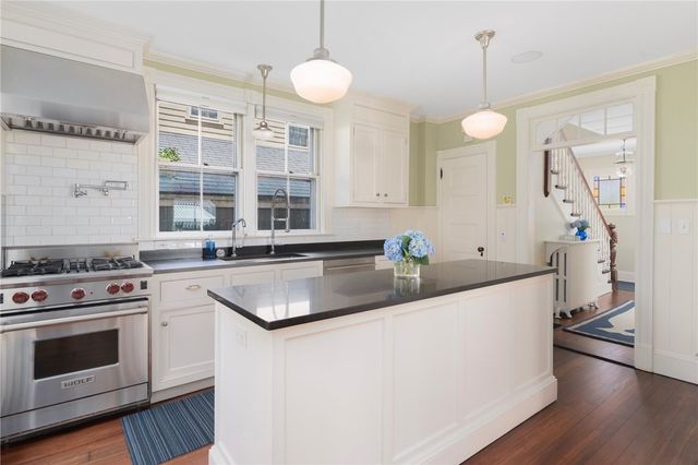 21 Division Street, Newport, RI 02840