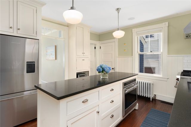 21 Division Street, Newport, RI 02840