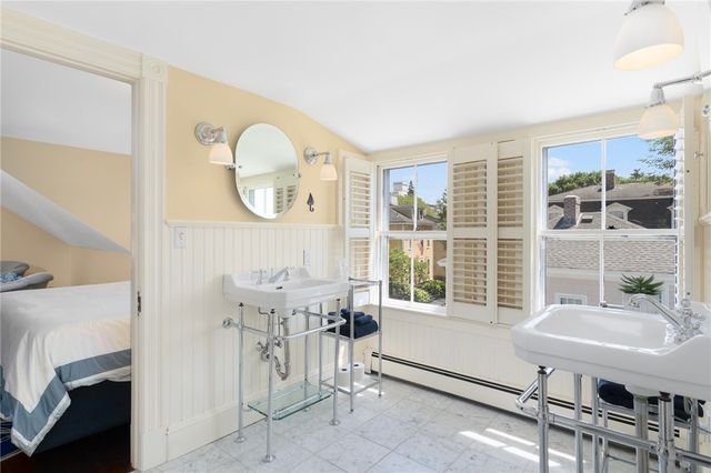 21 Division Street, Newport, RI 02840