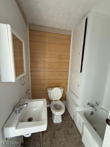 970 Tod Avenue NW, Warren, OH 44485