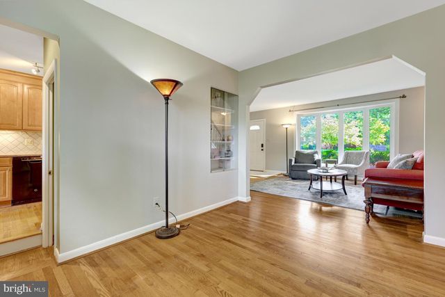 10244 DALE DR, Fairfax, VA 22030
