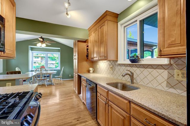 10244 DALE DR, Fairfax, VA 22030